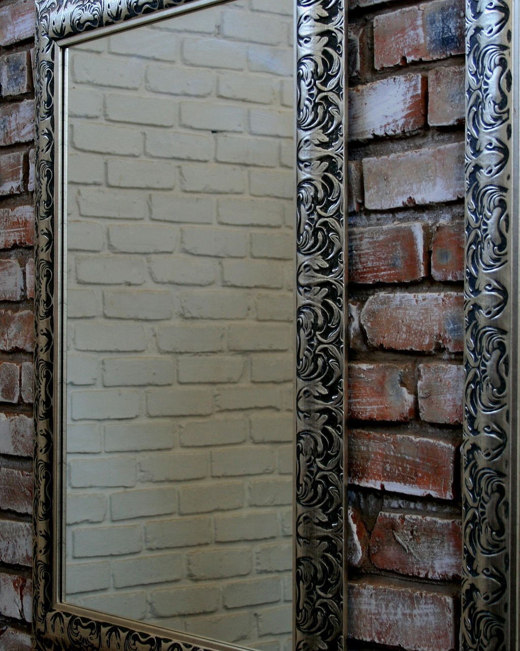 découvrez notre collection de miroirs décoratifs alliant style et fonctionnalité pour sublimer votre intérieur avec élégance.