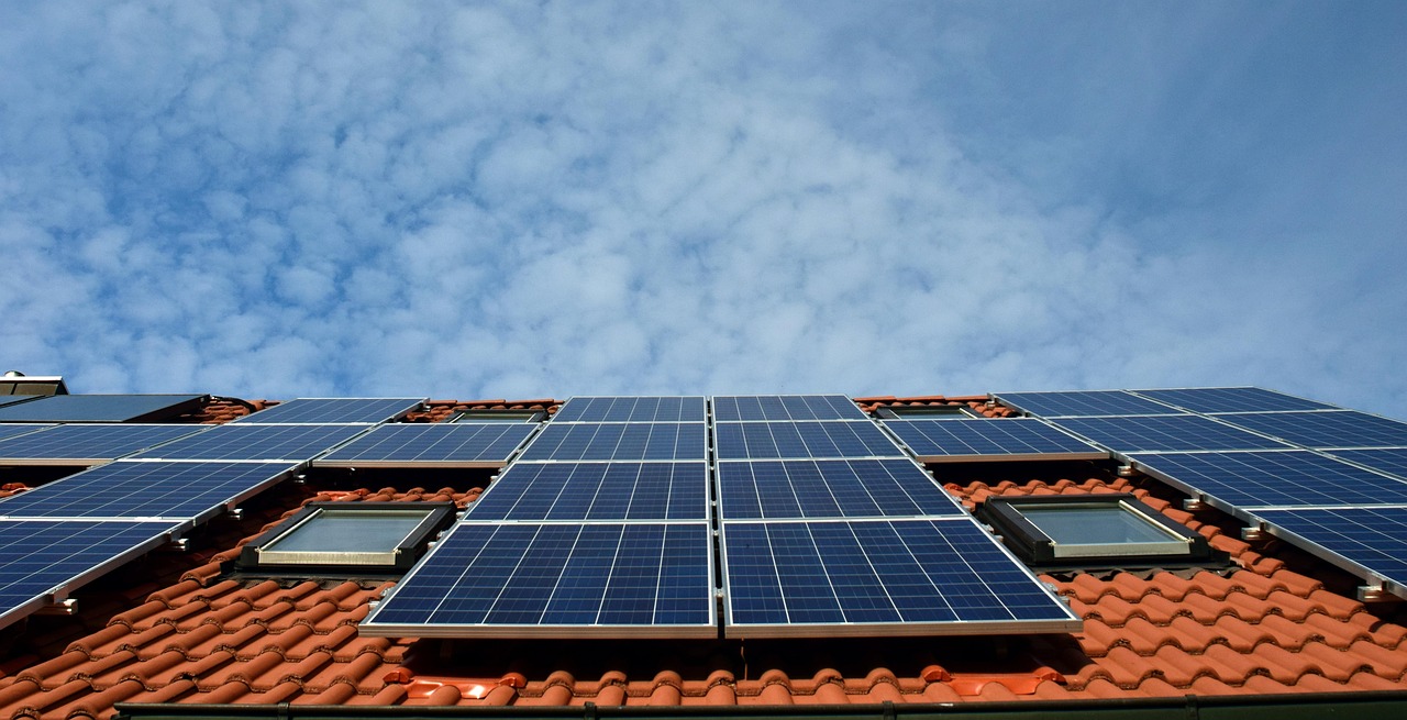 découvrez nos panneaux solaires efficaces et durables pour réduire votre facture d'électricité et contribuer à la protection de l'environnement.