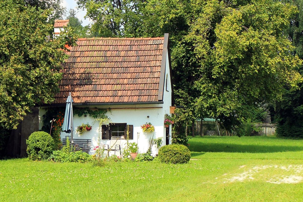 découvrez notre abri de jardin robuste et élégant, parfait pour ranger vos outils de jardinage et optimiser votre espace extérieur.