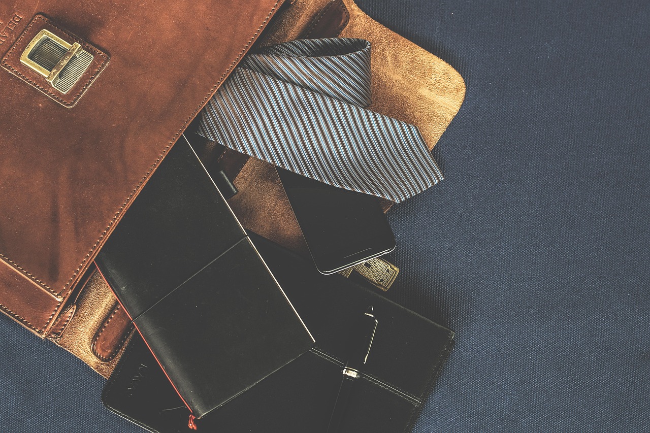 découvrez nos articles en cuir d'autruche éthique, alliant élégance, durabilité et respect de l'environnement pour un style responsable.