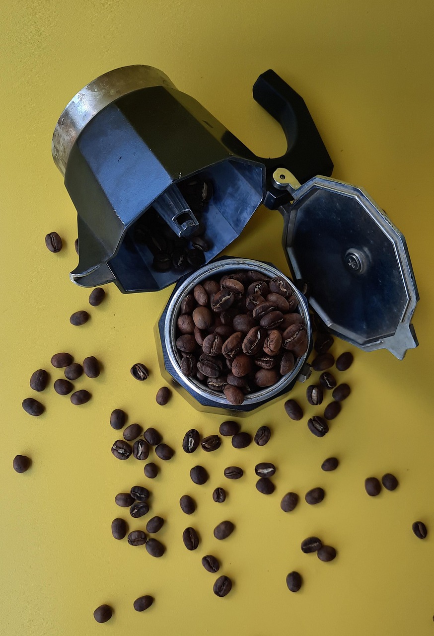 découvrez notre cafetière vintage, alliant charme rétro et fonctionnalité pour une expérience café authentique et élégante.